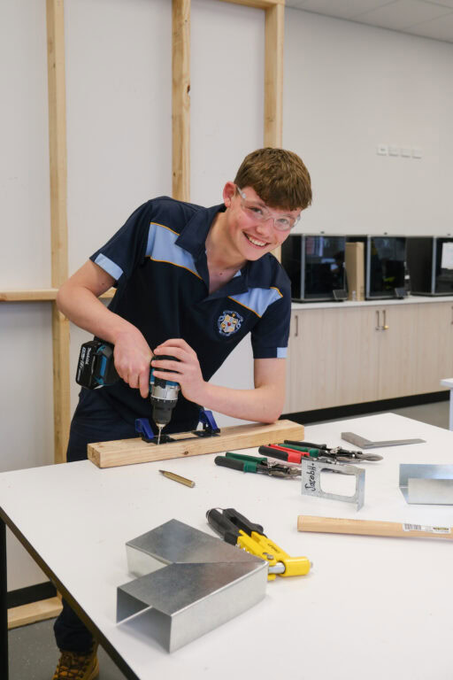 Lewis Philp – VET Electrotech